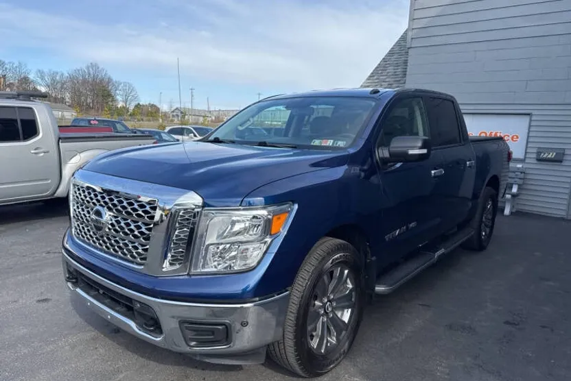 2019 Nissan Titan SV photo 1