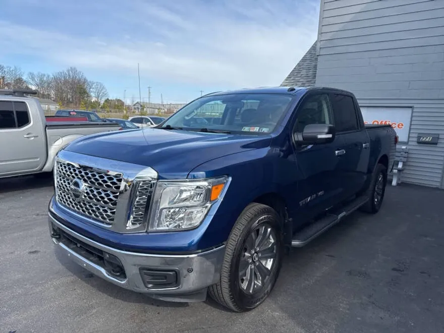 2019 Nissan Titan SV photo 1