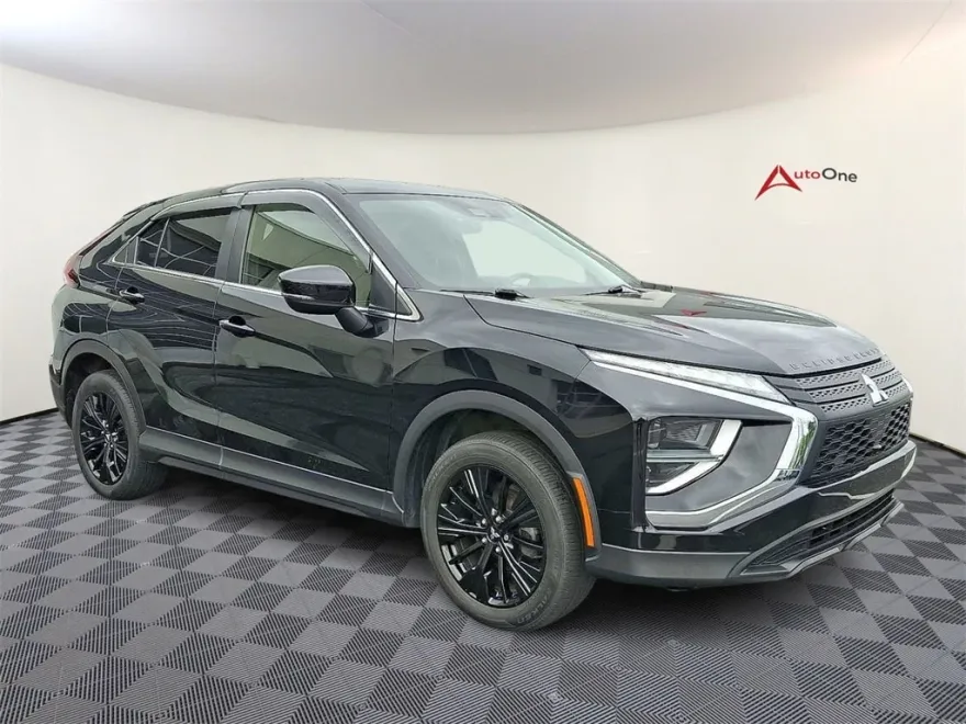 2022 Mitsubishi Eclipse Cross LE photo 1