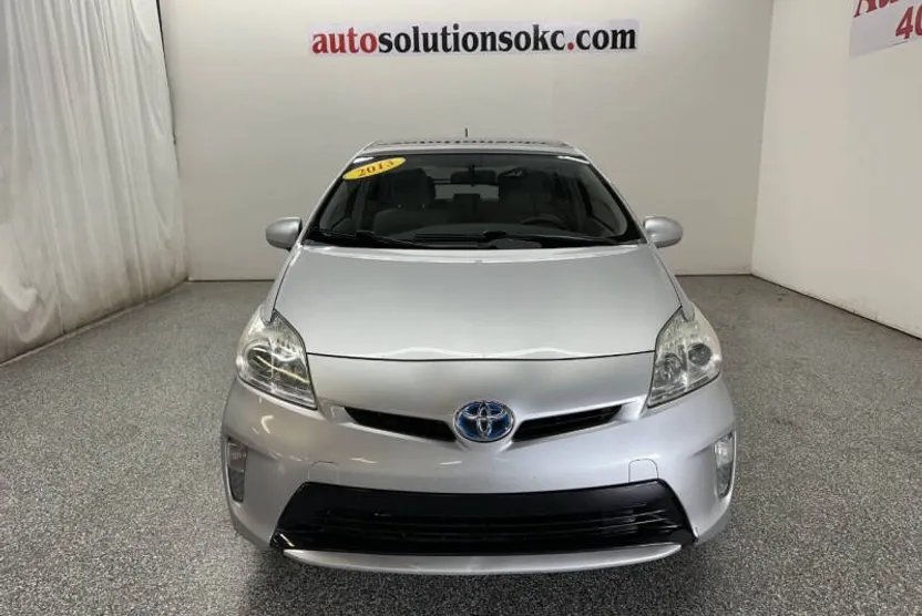 2013 Toyota Prius Three photo 1
