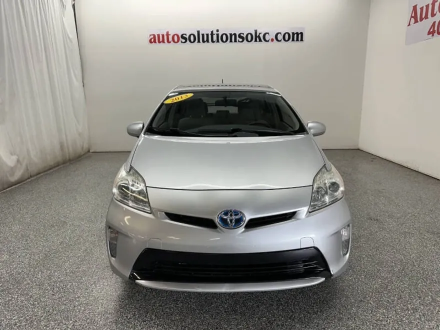 2013 Toyota Prius Three photo 1