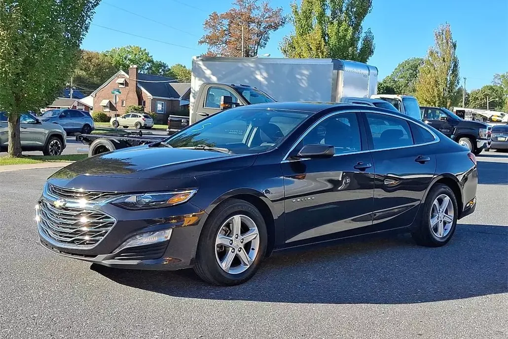 2023 Chevrolet Malibu 1LT photo 1