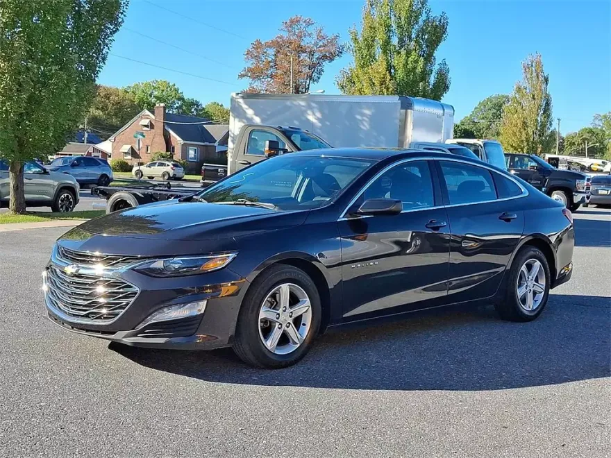 2023 Chevrolet Malibu 1LT photo 1