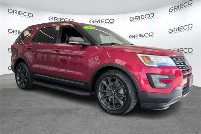 2017 Ford Explorer XLT photo 1