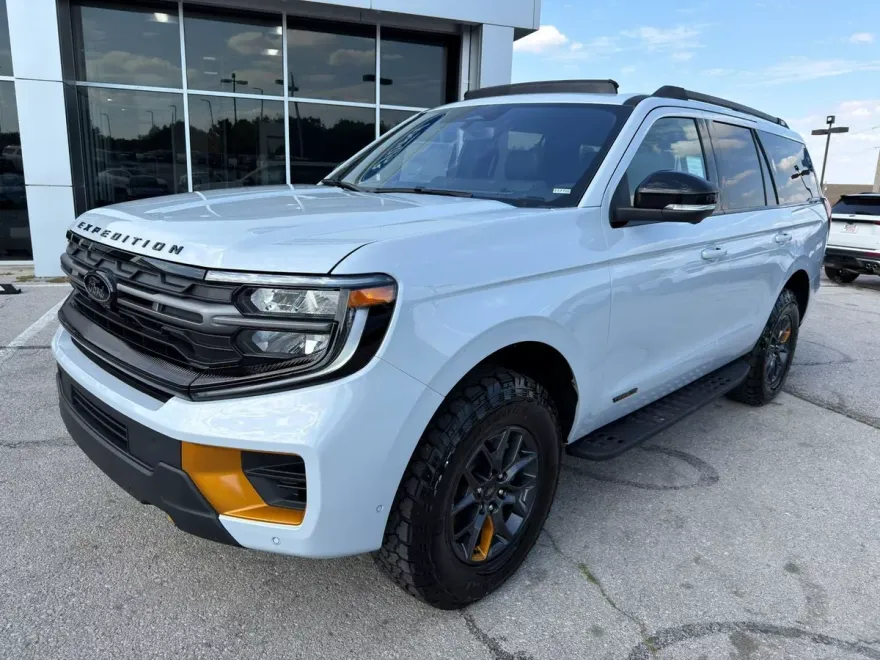 2025 Ford Expedition photo 1