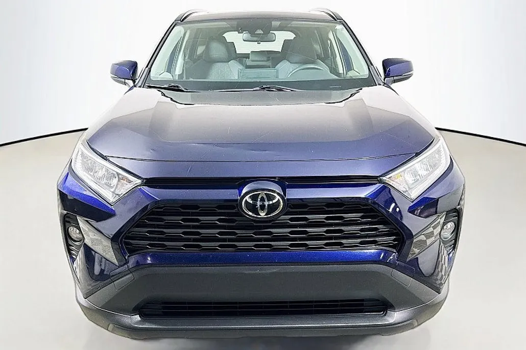 2021 Toyota RAV4 XLE photo 1