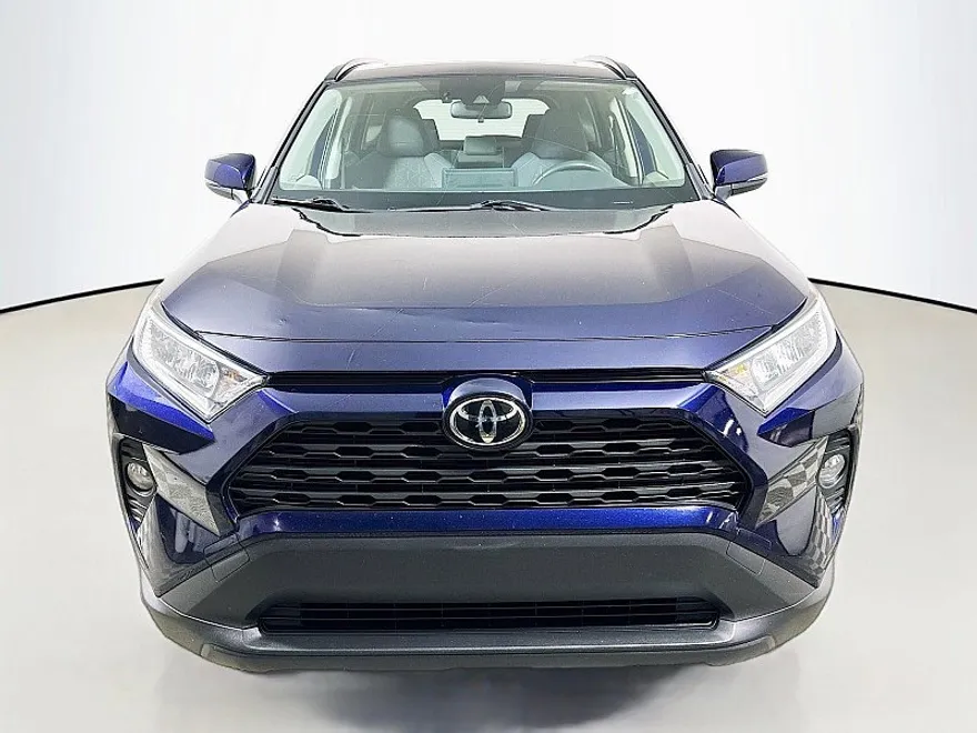 2021 Toyota RAV4 XLE photo 1