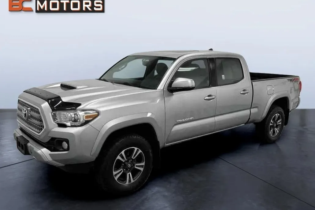 2017 Toyota Tacoma TRD Sport photo 1
