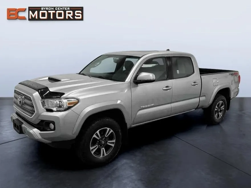 2017 Toyota Tacoma TRD Sport photo 1