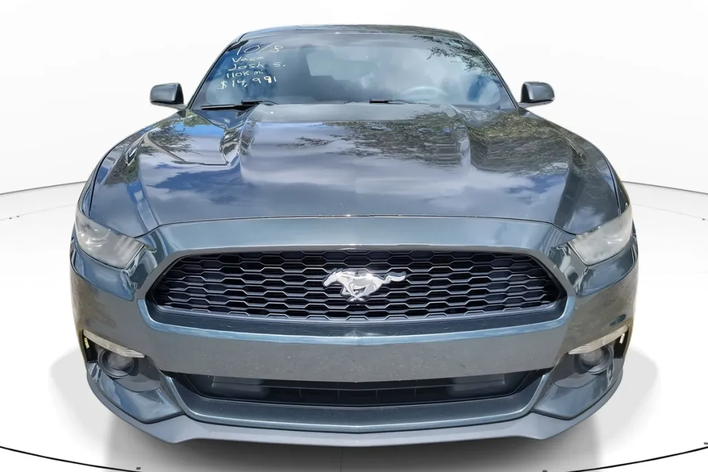 2015 Ford Mustang V6 photo 1