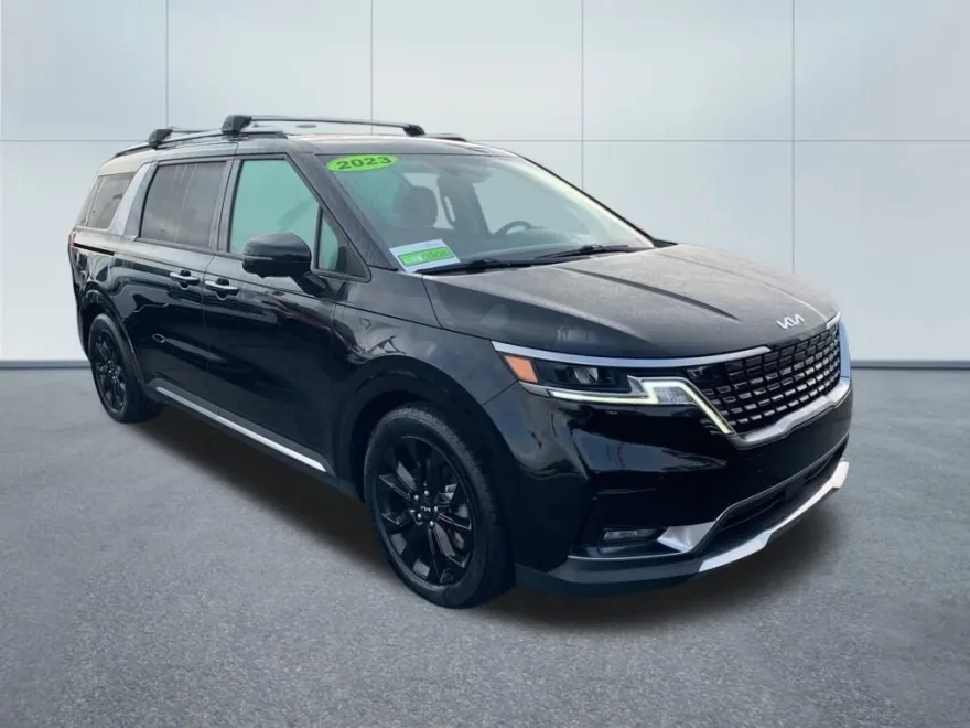 2023 Kia Carnival SX photo 1