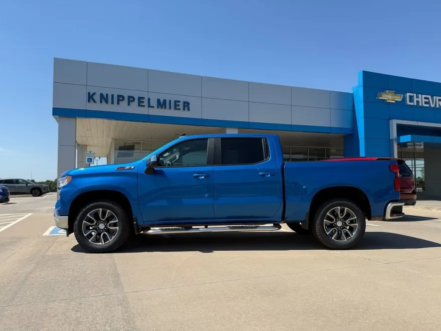 2022 Chevrolet Silverado 1500 LT photo 1