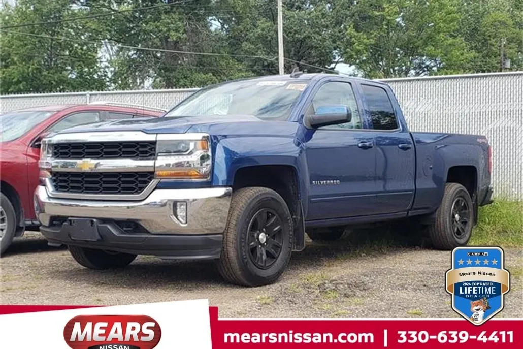 2017 Chevrolet Silverado 1500 LT photo 1
