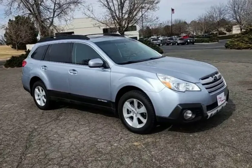 2014 Subaru Outback 2.5i Limited photo 1