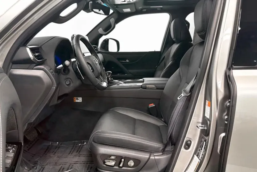 2025 Lexus LX Premium photo 1