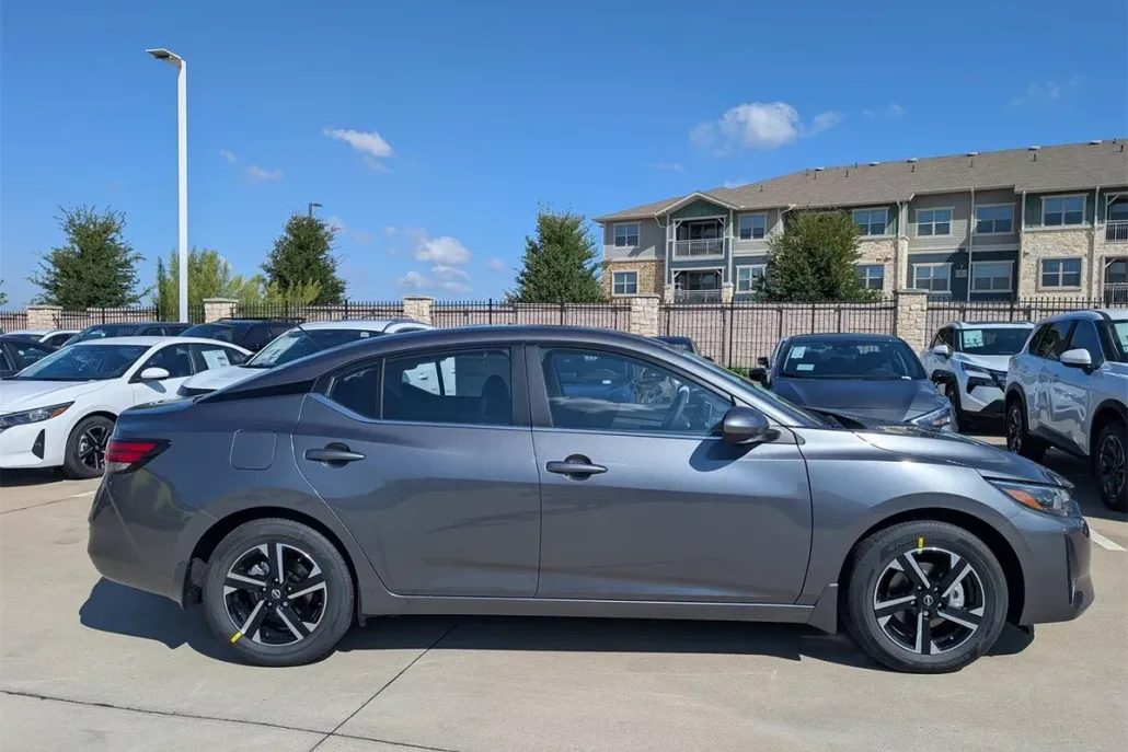 2025 Nissan Sentra SV photo 1