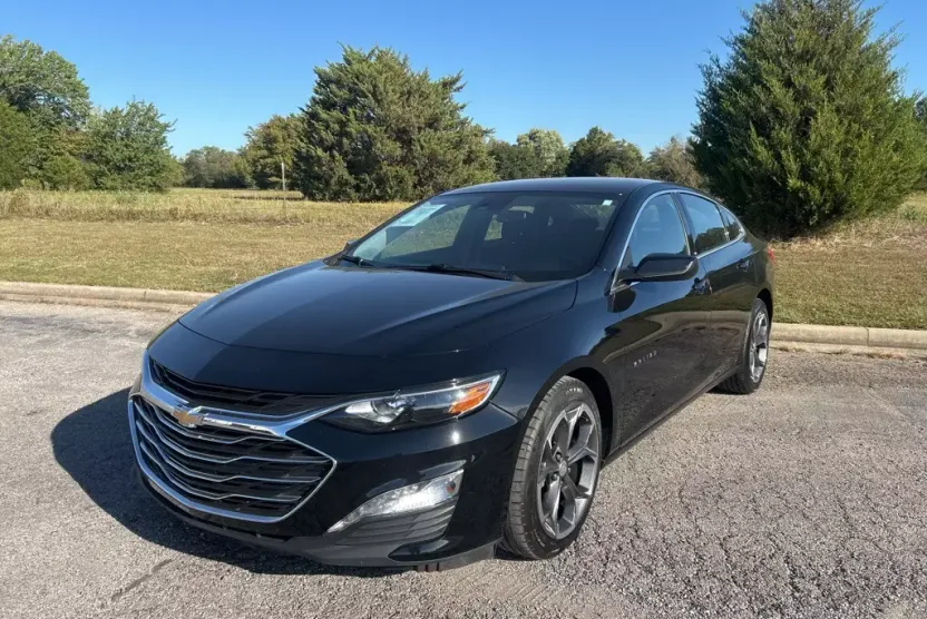 2023 Chevrolet Malibu 1LT photo 1