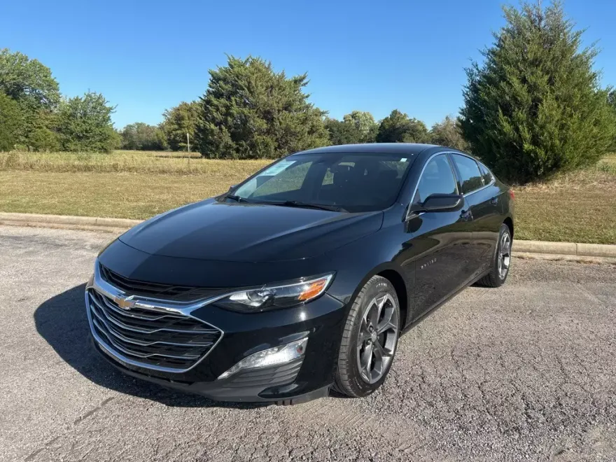 2023 Chevrolet Malibu 1LT photo 1