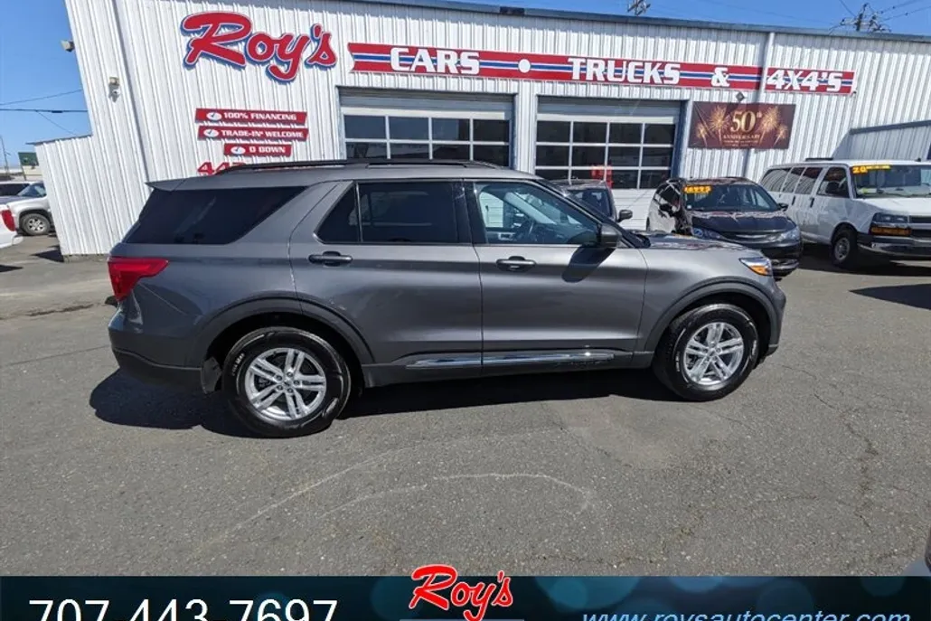 2023 Ford Explorer XLT photo 1