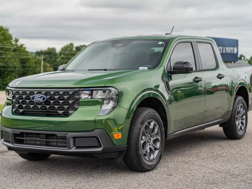 2025 Ford Maverick XLT photo 1