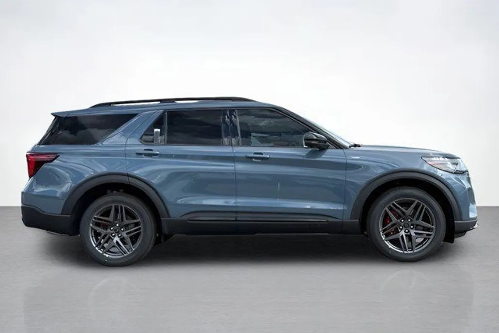 2025 Ford Explorer ST-Line photo 1