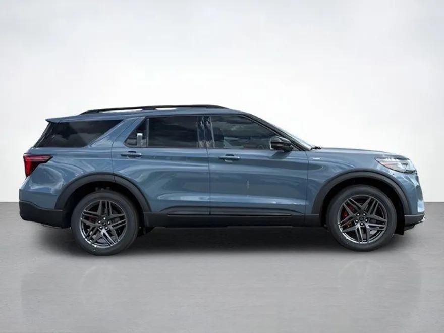 2025 Ford Explorer ST-Line photo 1