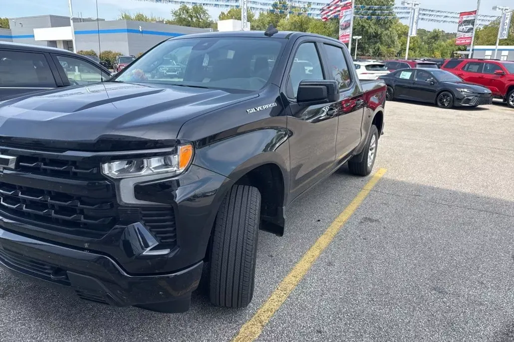 2023 Chevrolet Silverado 1500 RST photo 1