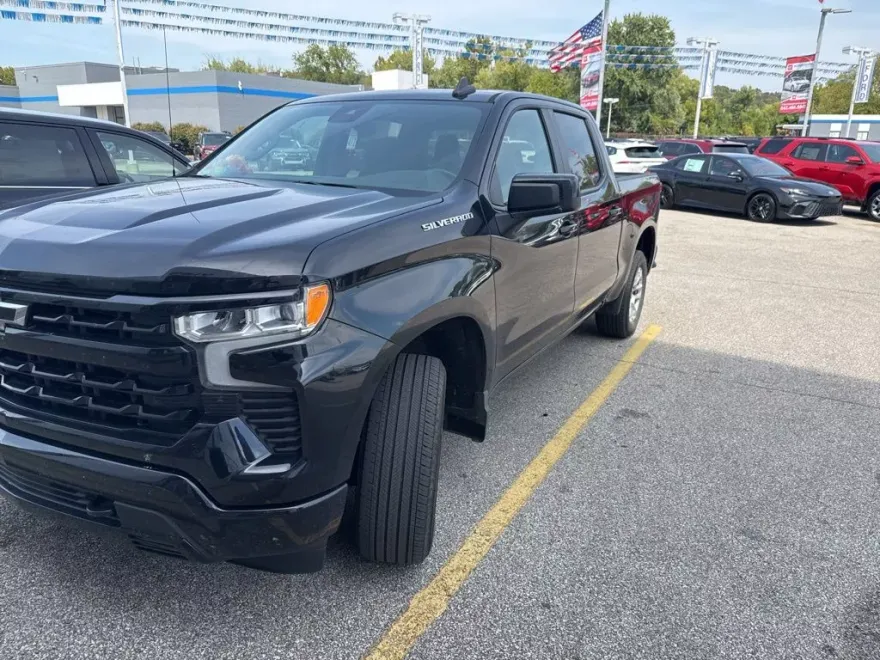 2023 Chevrolet Silverado 1500 RST photo 1