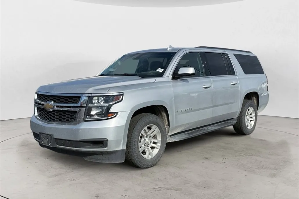 2018 Chevrolet Suburban LT photo 1