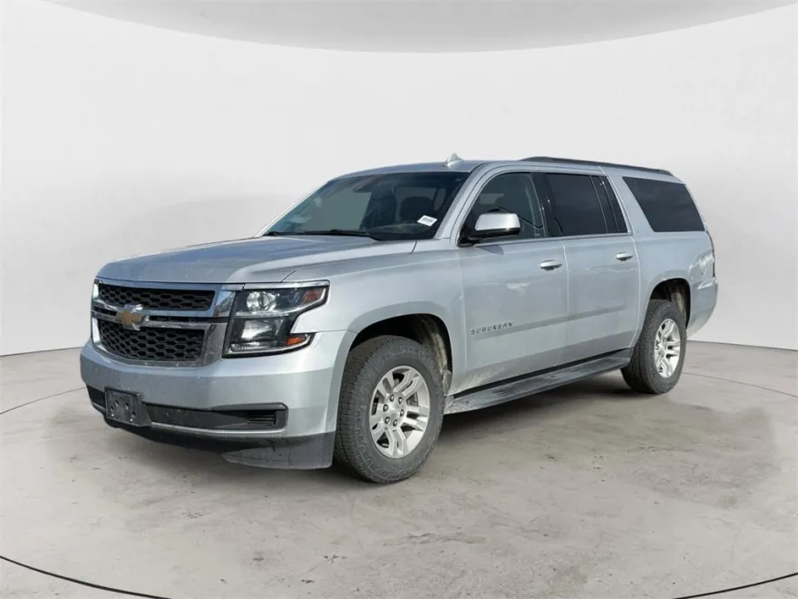 2018 Chevrolet Suburban LT photo 1
