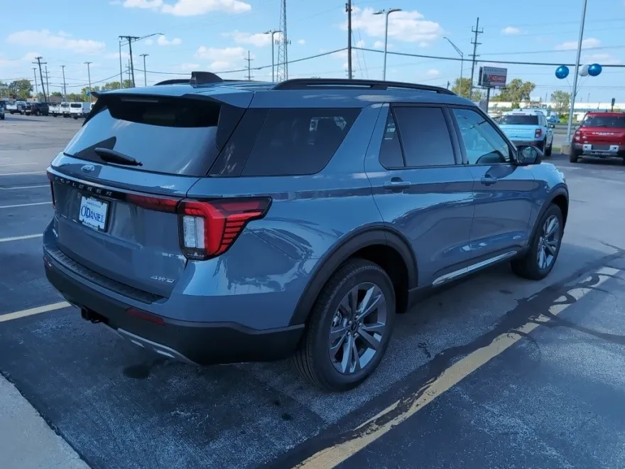 2025 Ford Explorer photo 1