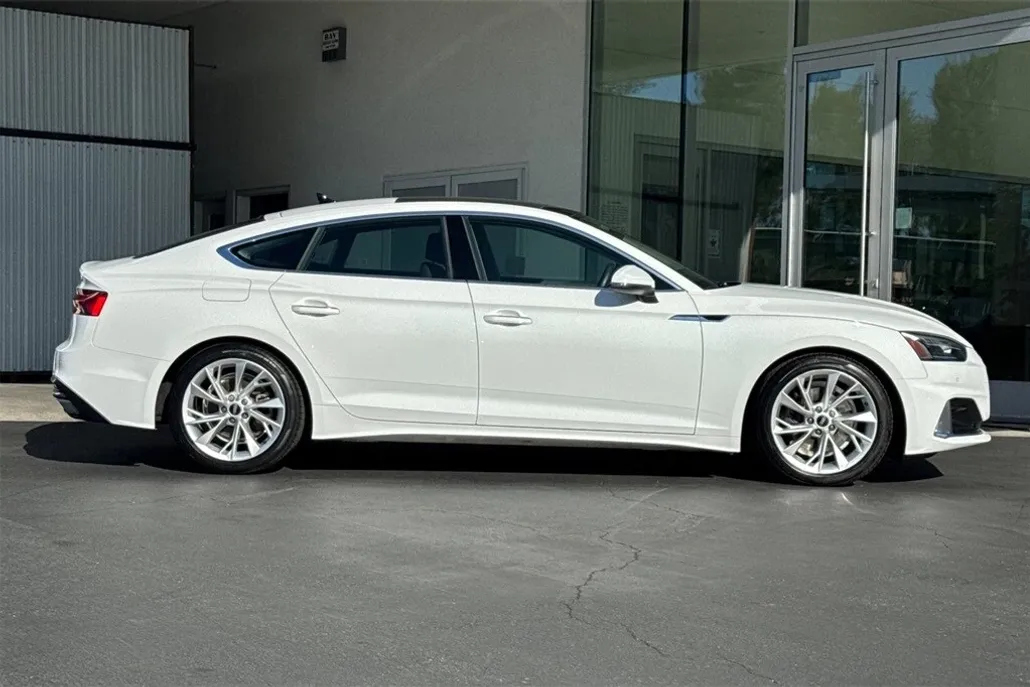 2021 Audi A5 40 Premium photo 1
