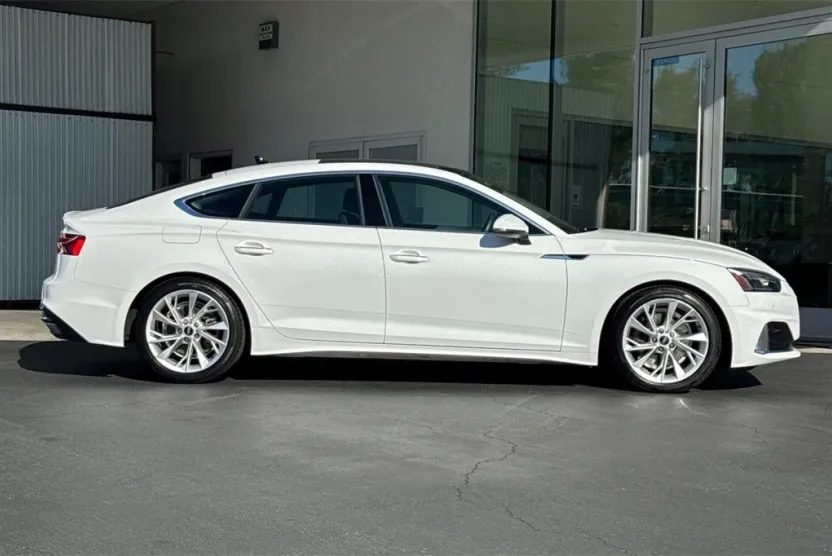 2021 Audi A5 40 Premium photo 1