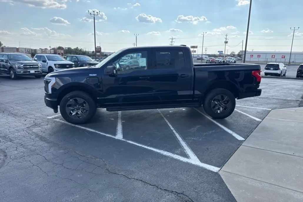 2025 Ford F-150 Lightning photo 1