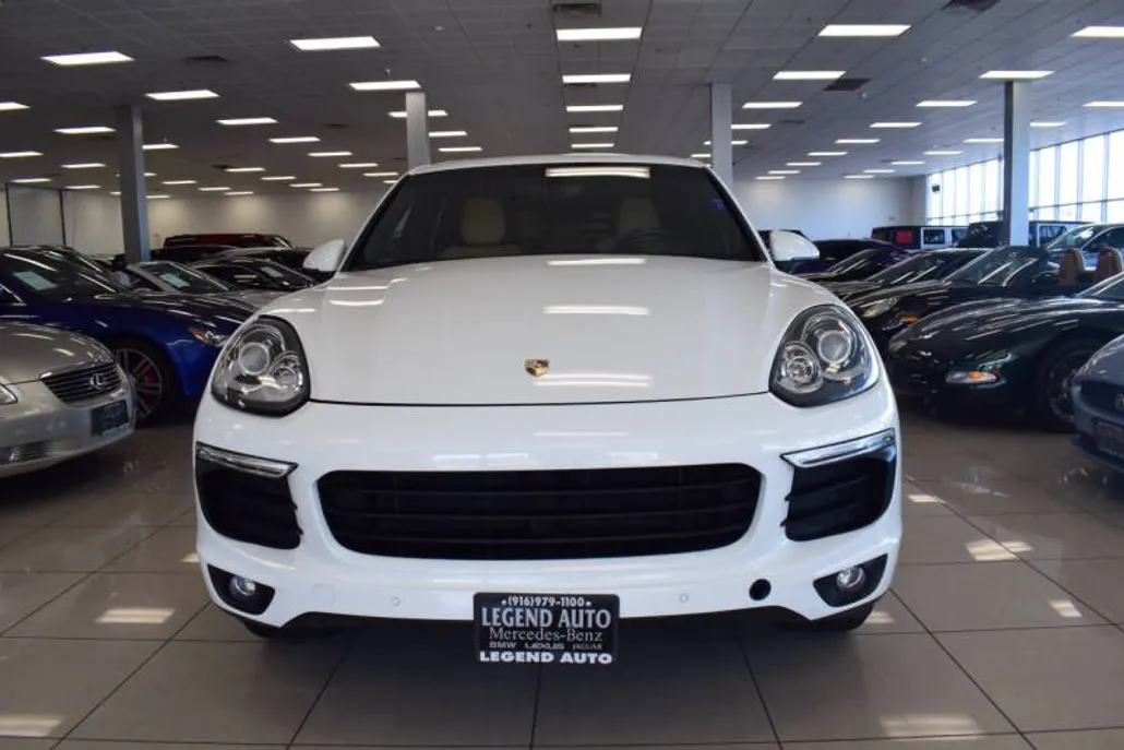 2016 Porsche Cayenne photo 1