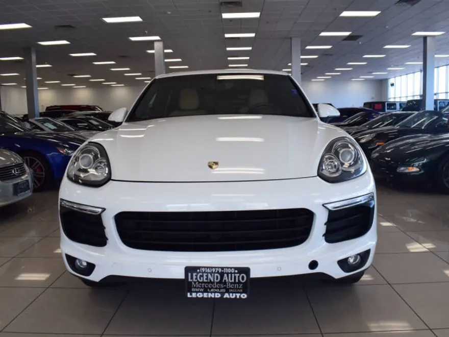 2016 Porsche Cayenne photo 1