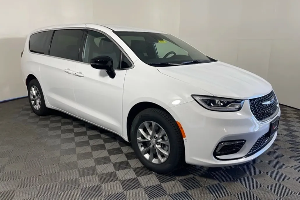 2026 Chrysler Pacifica photo 1