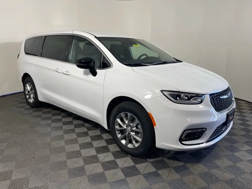 2026 Chrysler Pacifica photo 1