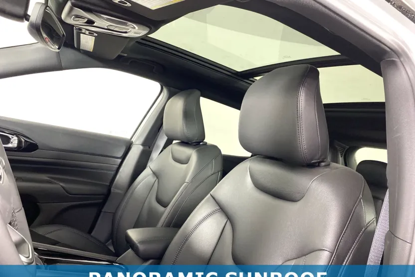 2025 Jeep Compass Limited photo 1