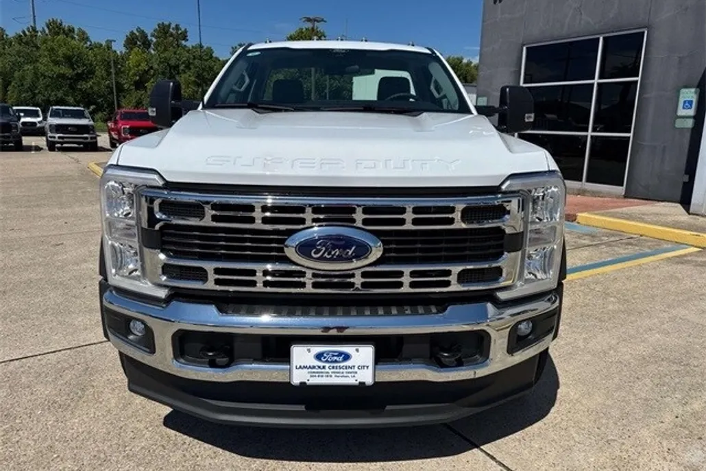 2025 Ford F-550 photo 1