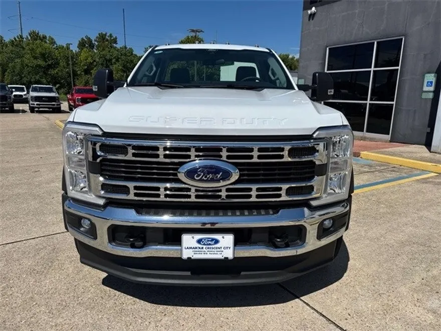 2025 Ford F-550 photo 1