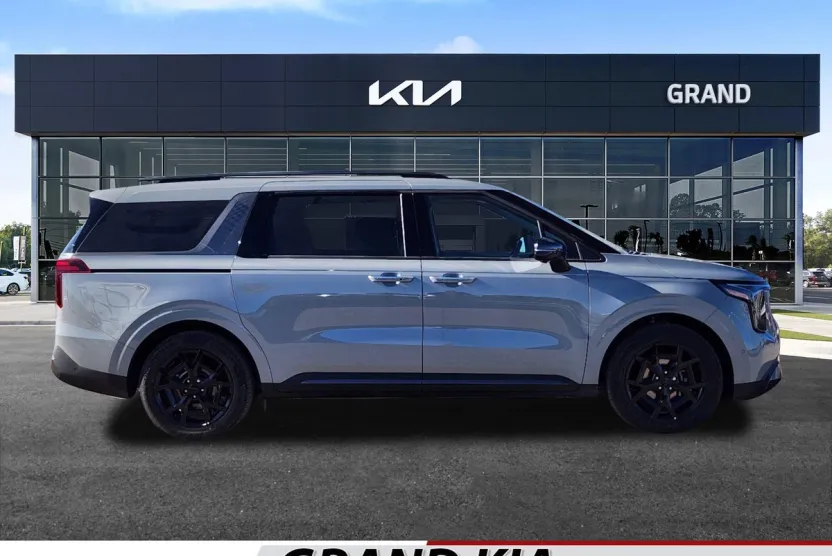 2025 Kia Carnival SX Prestige photo 1