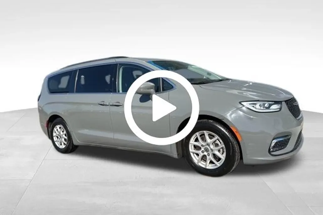 2022 Chrysler Pacifica Touring L photo 1