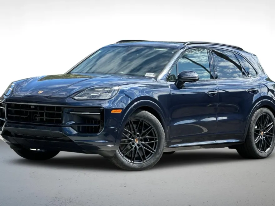 2025 Porsche Cayenne GTS photo 1