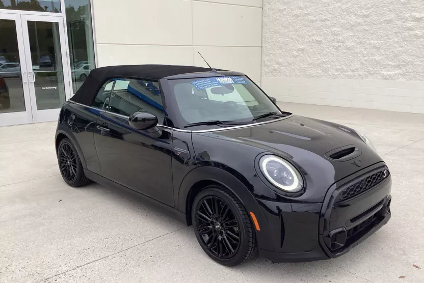 2022 Mini Cooper Convertible S photo 1