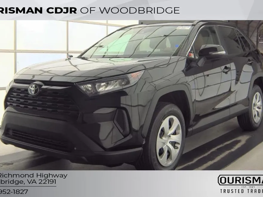 2021 Toyota RAV4 LE photo 1