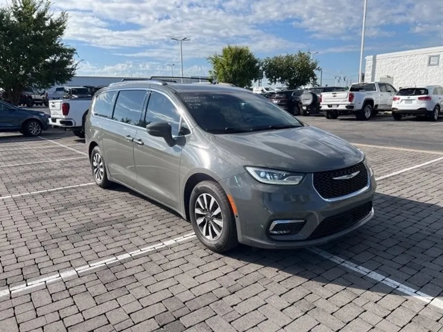 2021 Chrysler Pacifica Touring L photo 1