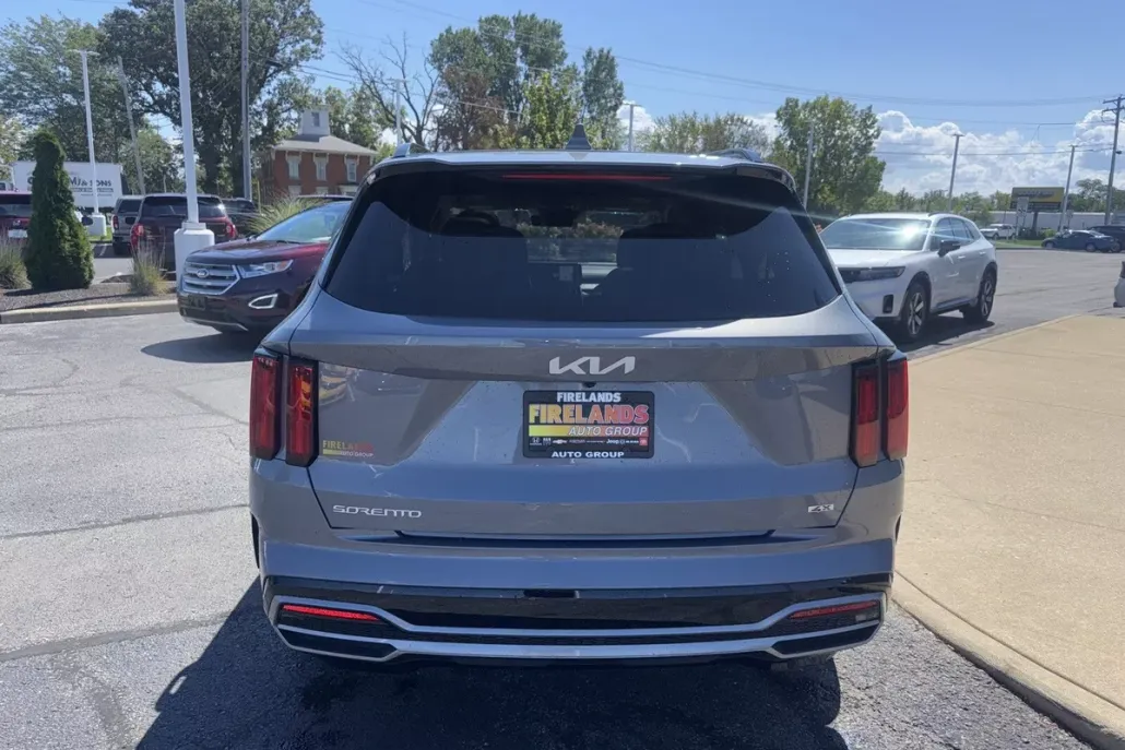 2023 Kia Sorento SX photo 1