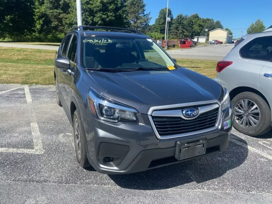 2020 Subaru Forester Premium photo 1