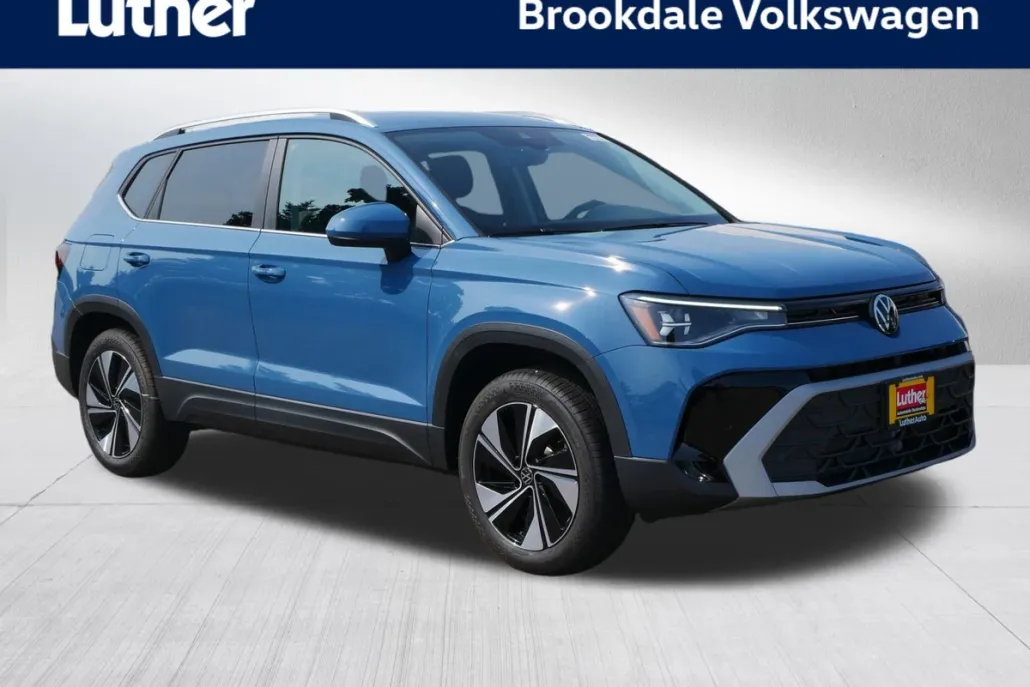 2025 Volkswagen Taos SE photo 1